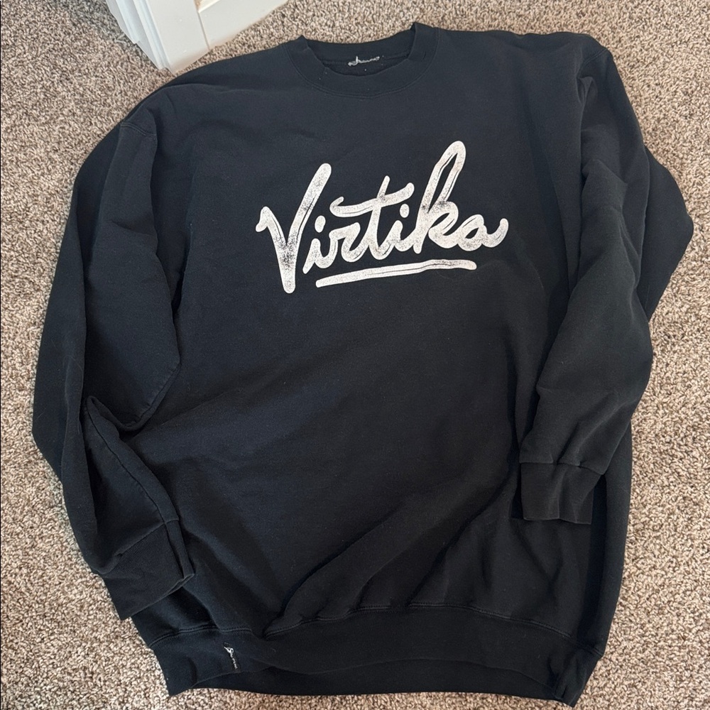 Virtika Black Crewneck sweatshirt